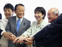 首相、麻生副総裁らと情勢協議