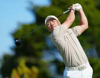 男子ゴルフ、藤本佳則が単独首位