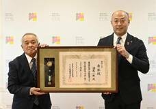 沼尾さん緑白綬有功章