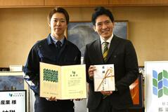 ふるさと納税で市に１００万円寄付