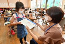 栃木県内、小中学校で終業式