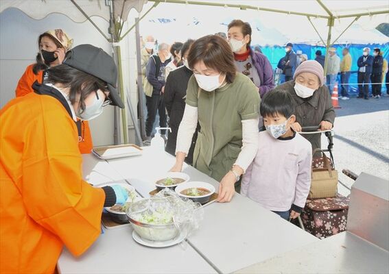 約４００食が提供された上南摩そば祭り