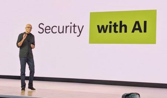 　基調講演する米マイクロソフトのサティア・ナデラＣＥＯ＝２日、米サンフランシスコ（共同）