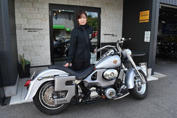 EV化した大型バイクと上野社長
