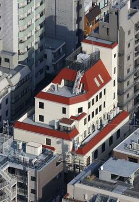 世界平和統一家庭連合(旧統一教会)の本部が入るビル=3月、東京都渋谷区