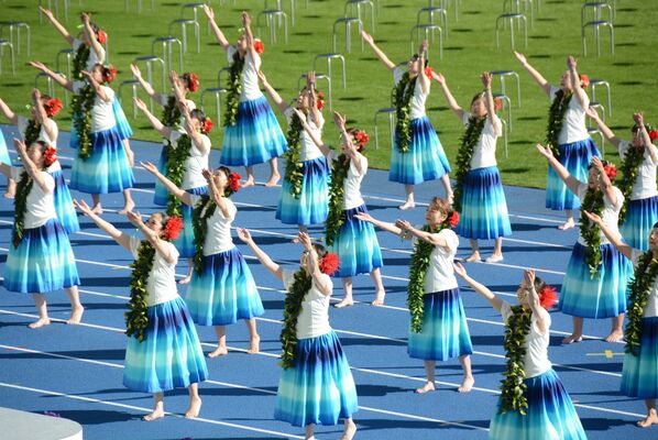 障スポ開会式で始まったオープニングプログラム＝29日午前８時55分、カンセキスタジアムとちぎ