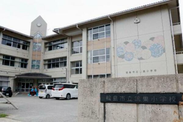 　閉校する石川県輪島市立鵠巣小＝１４日午後