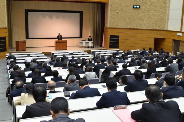 教員の不祥事が相次いだことを受けて開催された臨時校長会＝27日午後、宇都宮市