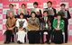 「恋人の聖地」の銘板を手にする大川市長（前列中央）