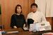 店内に立つ仲川さん夫妻