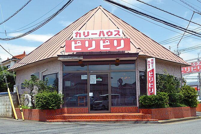 とんがり屋根の店舗