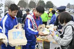 相撲部主将に一日署長委嘱
