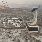 那須ロープウェイが今季営業開始　残雪の山肌堪能　「装備整えて登山楽しんで」