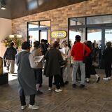 足利に「わたらせリバープラザ」開業　ハンバーガー店やｅスポーツ体験　オープニングイベントでにぎわい