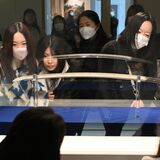 「山姥切国広」特別展が開幕　足利で「本作長義」と同時展示　涙ぐむ刀剣ファンも