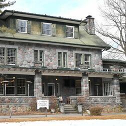 明治の館（旧ホーン家住宅主屋）（日光）　国登録・明治時代　温かみある石造りの洋館　終戦時は重光葵が疎開