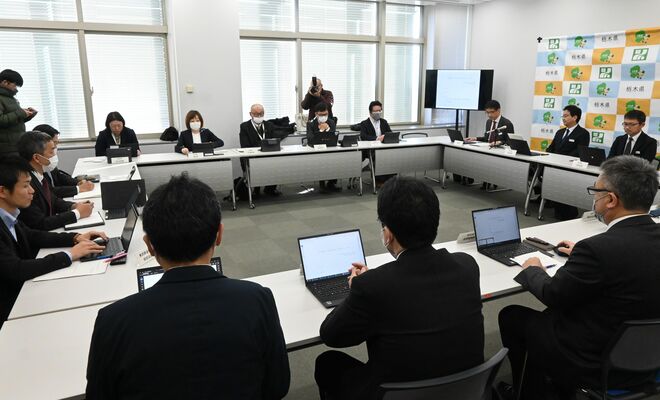 奥日光への新たな公共交通システム導入に向けて開かれた検討会の初会合＝27日午前、県庁