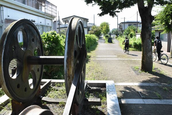 直線的な道が続く軌道跡の「ぽっぽ通り」
