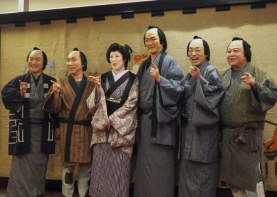 　取材会に登場した（左から）沢村精四郎、梶原善、寺島しのぶ、中村獅童、市川中車、市川猿弥＝東京都中央区