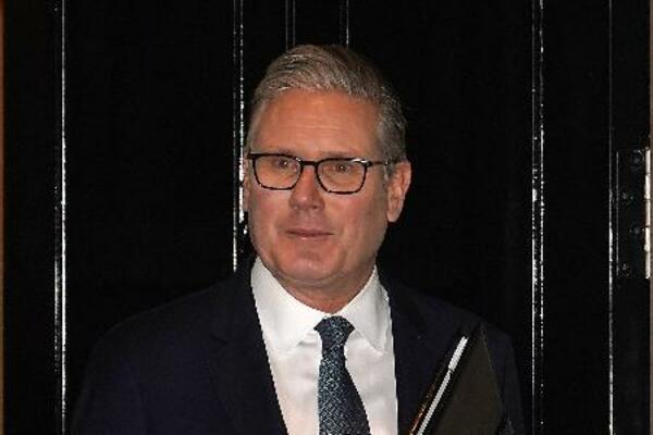 　スターマー英首相＝９日、ロンドン（ＡＰ＝共同）