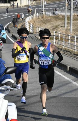 那須塩原A1区高久が上り坂で2番手を引き離す=宇都宮市、森田大地撮影