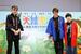 　イベントに登場した（左から）五箇公一、哀川翔、伊奈めぐみ＝１１日、東京都墨田区