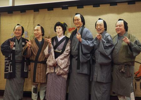 　取材会に登場した（左から）沢村精四郎、梶原善、寺島しのぶ、中村獅童、市川中車、市川猿弥＝東京都中央区