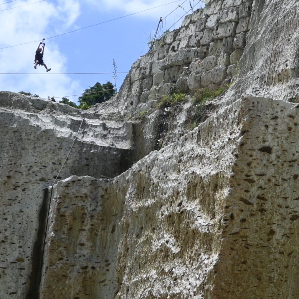 宇都宮で遊べる“採石場” 飛んで、食べて、作って 歴史ある巨大空間を