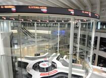 東証、午前終値は６万５０３９円