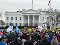 独裁打倒か 権力乱用か