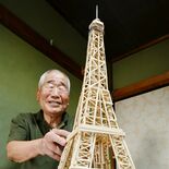 パリの熱気に触発されて　割り箸でエッフェル塔模型　宇都宮の館野さん
