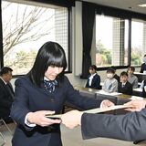 壬生で下野教育書道展表彰式　大賞の佐野高付属中・桜井さん「支えてくれた皆に感謝」　中央展も開幕