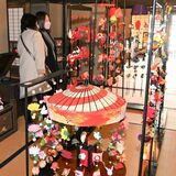 旧家に映えるつるし雛　宇都宮の旧篠原家住宅で展示