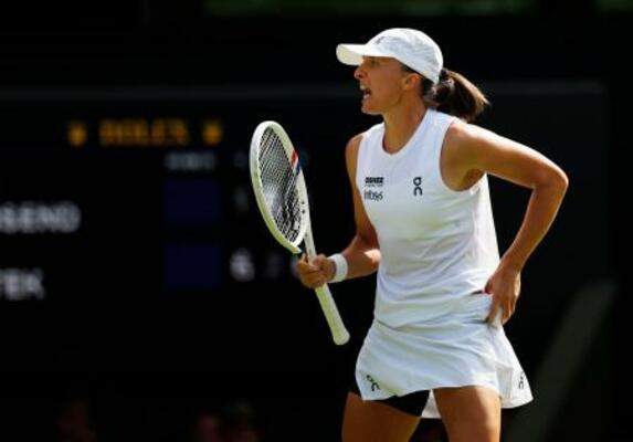 　女子シングルス１回戦で勝利したイガ・シフィオンテク＝ウィンブルドン（共同）