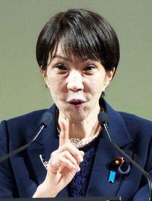 　第９３回自民党大会で演説する党総裁の高市首相＝１２日午前、東京都内