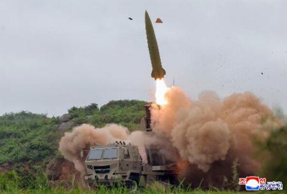 北朝鮮が行った複数種類のミサイル発射実験=26日(朝鮮中央通信=共同)