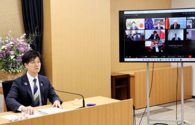 オンライン形式のG7農相会合に出席した鈴木農相=8日午後、農水省