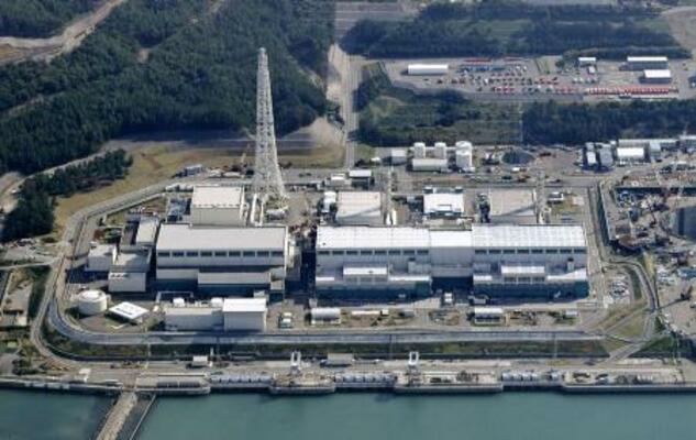 新潟県の東京電力柏崎刈羽原発の(左から)5、6、7号機