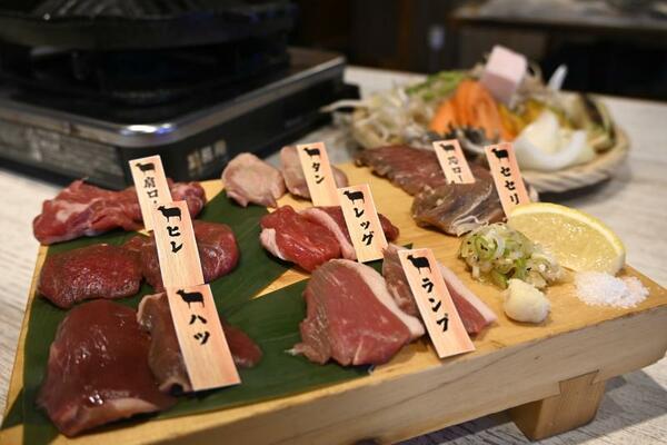 ８部位の羊肉が楽しめる「極みラム盛り合わせ」