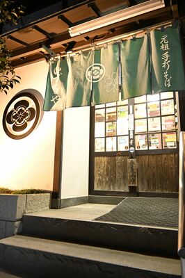 ライトアップされた入り口