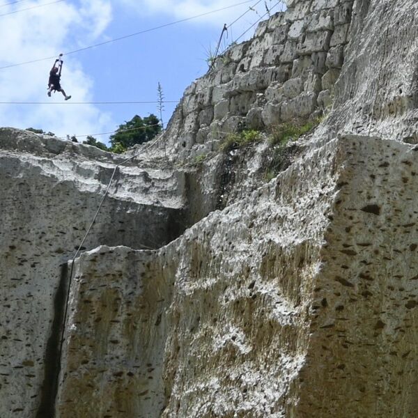 宇都宮で遊べる“採石場” 飛んで、食べて、作って 歴史ある巨大空間を