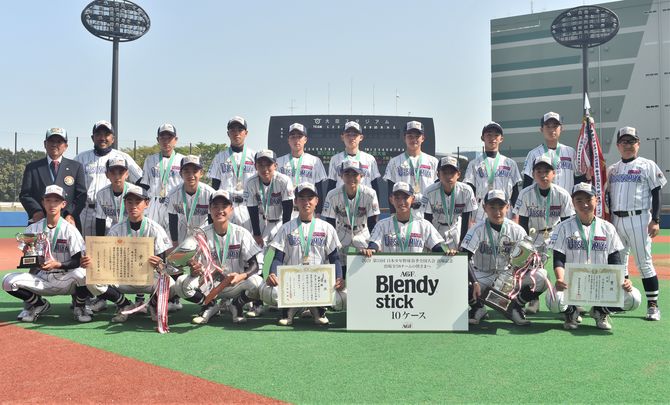 「第51回日本少年野球春季全国大会」で初優勝した選手たち