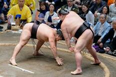 大関霧島２敗目、６人首位並ぶ