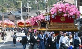 囃子響かせ花家体ずらり
