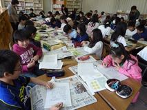 記者の仕事知る／足利市御厨小