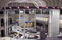 東証反発、終値822円高