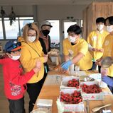 朝市にイチゴシェイク出店　日光の高校生　ＲＥＫＩＴＳＵＫＵ会議