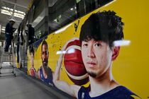 フォーカス ＬＲＴ元年　ラッピング電車