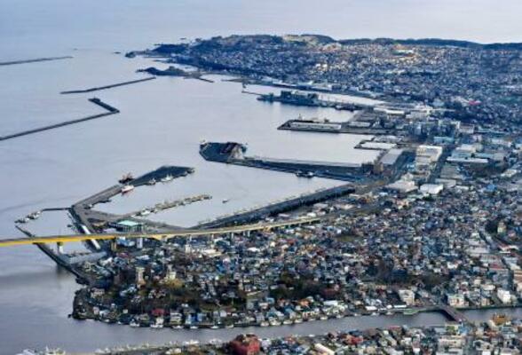 地震で強い揺れを観測した青森県八戸市の沿岸部=9日(共同通信社機から)