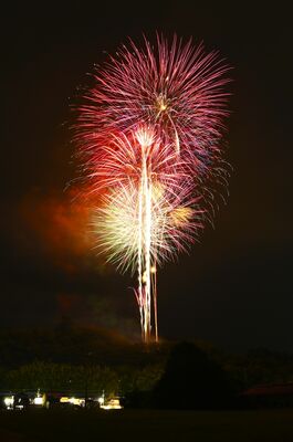 芦野の夜の里山を彩った花火